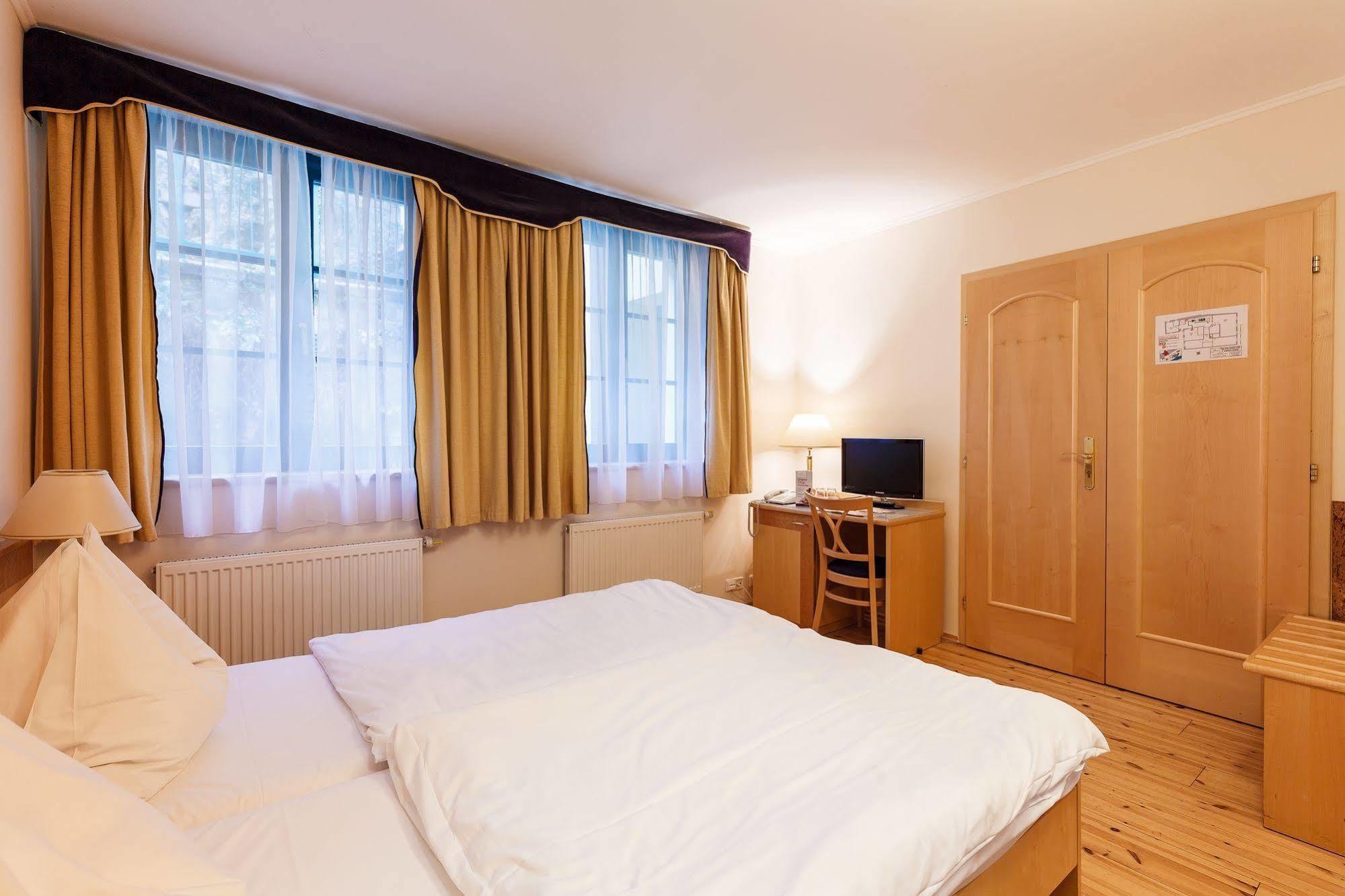 Hotel Maltezsky Kriz Κάρλοβι Βάρι Εξωτερικό φωτογραφία