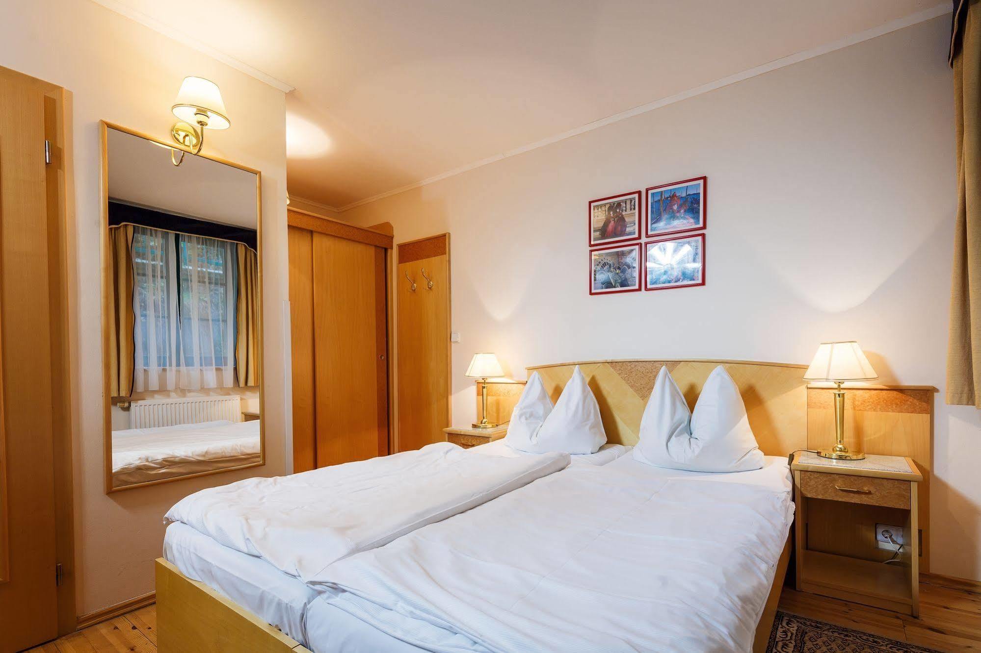 Hotel Maltezsky Kriz Κάρλοβι Βάρι Εξωτερικό φωτογραφία